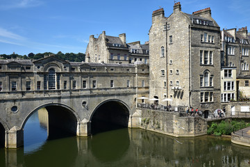 Pulteney Bridge à Bath sur la rivière Avon, Angleterre