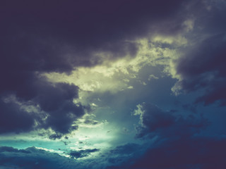 Fototapeta na wymiar Österreich, Hörsching. Dunkle Wolken nach einem Gewitter am Himmel