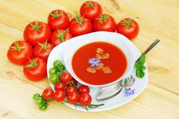 Tomato soup, Tomatensuppe, frische Tomaten, Textraum, copy space