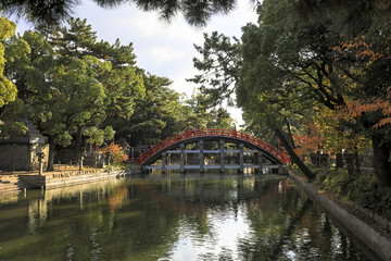 Fototapeta premium Arch bridge architecture at Sumiyoshi Taisha Shrine in Osaka Japan