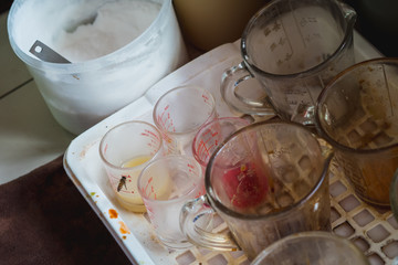 Dirty measuring cups directly affect the taste of the drink.