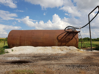 Tanks with liquid fertilizers