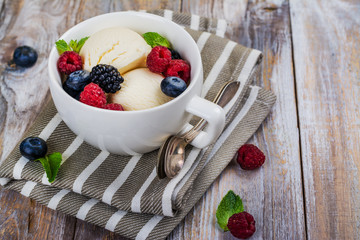 Vanilla ice cream with berries