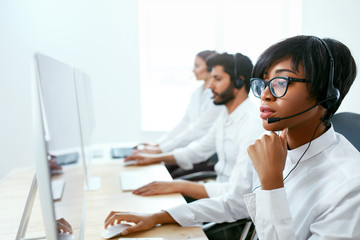 Customer Service Online In Call Center
