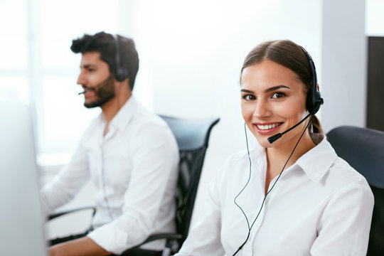 Online Support Center Operator Consulting Client Online
