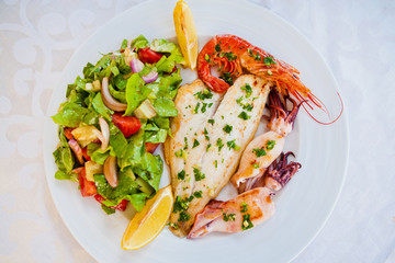 Блюдо рыба и морепродукты / Grilled fish and seafood