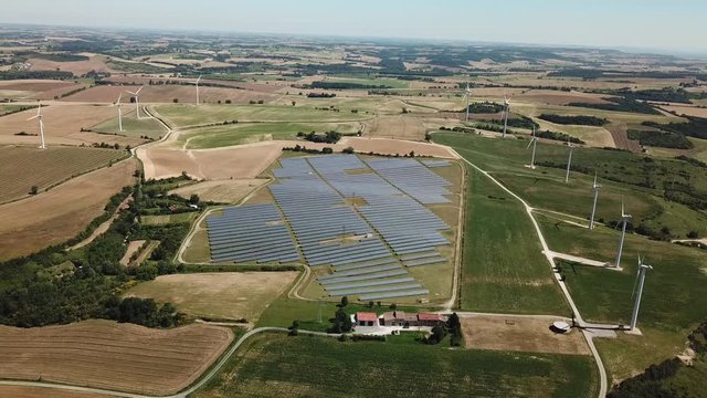 Parc &eacute;olien et solaire