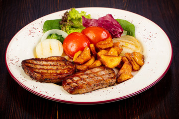 Grilled pork with vegetables