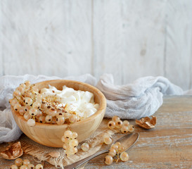 White currants and yogurt