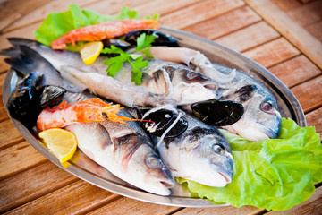 Свежая рыба и морепродукты / Fresh fish and seafood © lyubimtseva_k