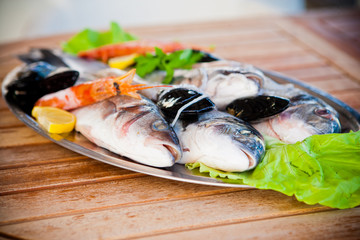 Свежая рыба и морепродукты / Fresh fish and seafood © lyubimtseva_k