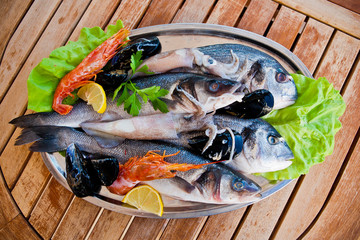 Свежая рыба и морепродукты / Fresh fish and seafood © lyubimtseva_k