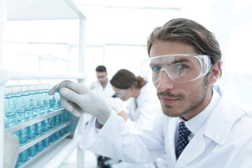 man in goggles to check fluid in vitro.