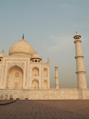 Fototapeta na wymiar Taj mahal in the morning, India