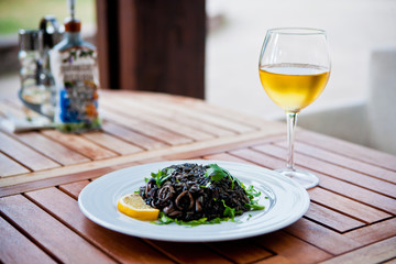 Черный ризотто с морепродуктами / Black risotto with seafood