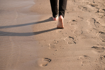 Fu&szlig;abdr&uuml;cke im Sand