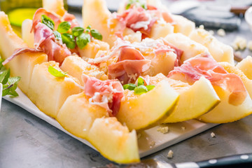 Melone mit Schinken 