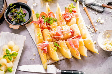Melone mit Schinken 
