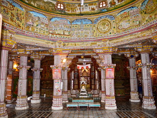 Fototapeta na wymiar Colourful Jain temple, Bikaner. India