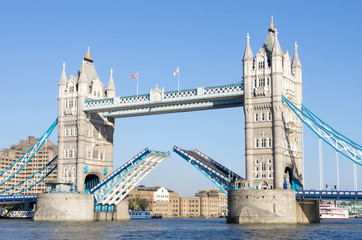 Fototapeta na wymiar OPen Tower Bridge