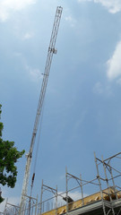 Cantiere edile - gru e ponteggio 