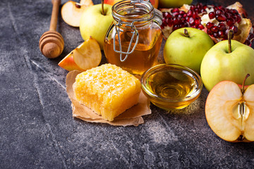 Honey, apple and pomegranate for Rosh Hashana