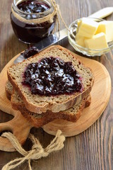 Wholegrain toast with blackcurrant jam and butter