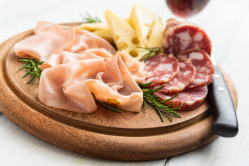 Mortadella, salame e formaggio, Italian foods 