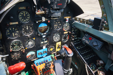 Kokpit samolotu szkoleniowego - 213833835