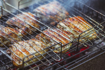 куриные бёдра гриль на решётке