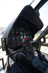 Cockpit helikoptera - 213834208