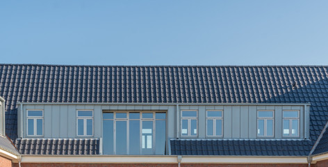 Gro&szlig;e Dachgaube mit Fenstern