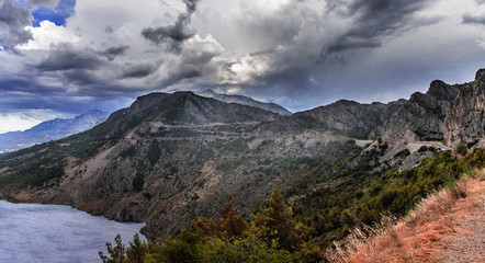 Fototapeta na wymiar Mountains range with cloudy sky