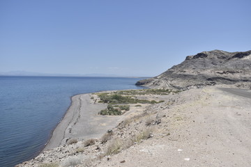 mar y desierto en baja california sur mexico.