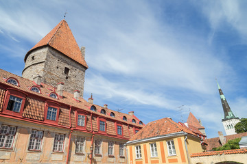 Obraz premium City walls' and St. Olaf's (or Olav's) church's towers and other old buildings at the Old Town in Tallinn, Estonia, on a sunny day in the summer. Copy space.