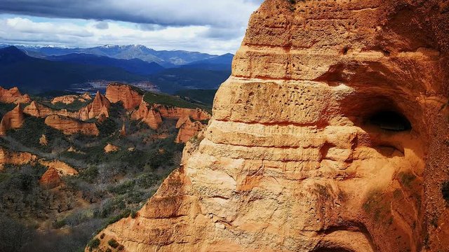 Paisaje de Las Medulas desde el mirador de Orellan. Antiguas minas de oro romanas. Patrimonio de la humanidad por la Unesco. El Bierzo. Leon. Espa&ntilde;a 