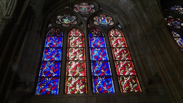 Vidriera desde el interior de la Catedral de Le&oacute;n. Espa&ntilde;a