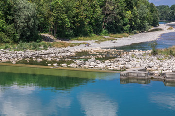 Fototapeta na wymiar Wehr am Fluss Lech, Augsburg