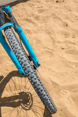 Reifen eines E-Bike, Profil im Sand