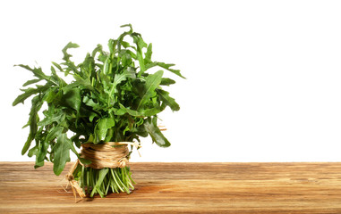 Ruccola Salat auf Holz