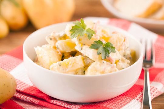 Kartoffelsalat Kartoffeln Salat Gemüse Essen gesund als Beilage in Schale