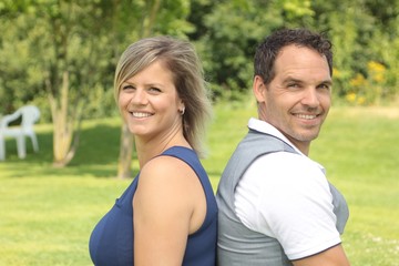 Obraz premium Happy love couple outside