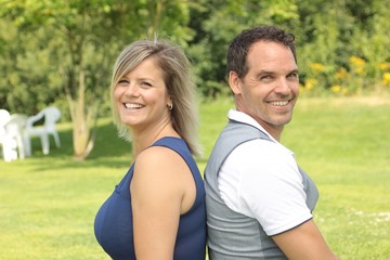 Obraz premium Happy love couple outside