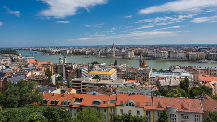 Fototapeta na wymiar Budapest - Stadtansicht mit Parlamentsgebäude