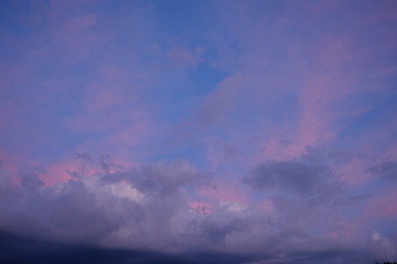 Fototapeta premium Wolken Himmel mit Gewitter und Regen