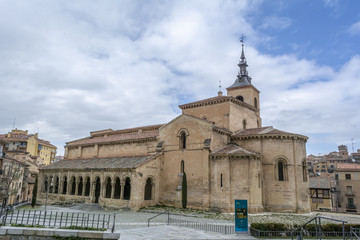 Fototapeta na wymiar Iglesia de San Millan de estilo románico , Segovia