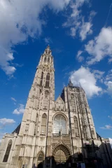 Deurstickers Kathedraal van onze lieve vrouw in Antwerpen, België onder heldere blauwe hemel in zonnige goed weer dag in de lente © Aleksei Zakharov