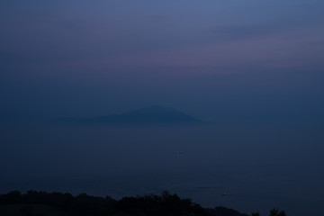 夜明け前の瀬戸内海　香川県さぬき市から小豆島方面を望む