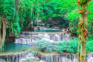 Foto op Plexiglas Deep waterfall in Huay Mae Kamin Kanjanaburi Thailand © calcassa