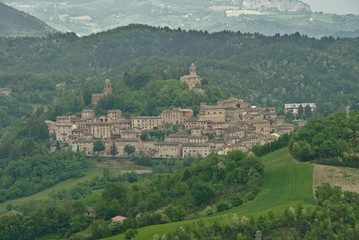 Fototapeta na wymiar Scenic landscape of Sibilini national park in Umbria, Italy